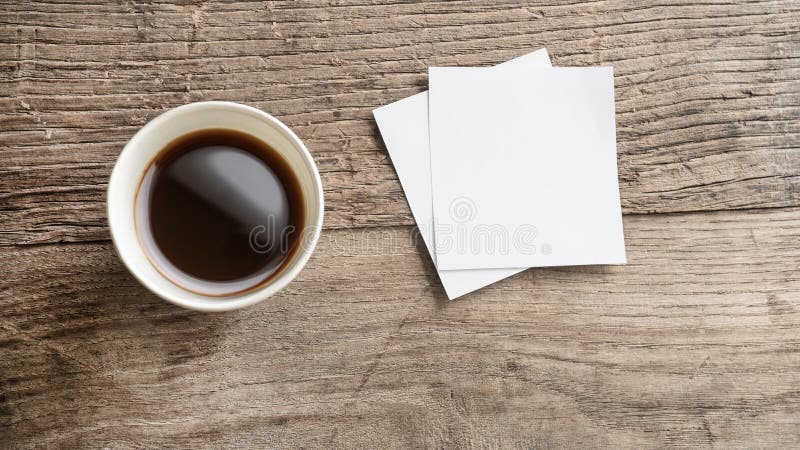 Wizerunek z widokiem wysokiego kąta z pustego papieru i kawy fotografia royalty free