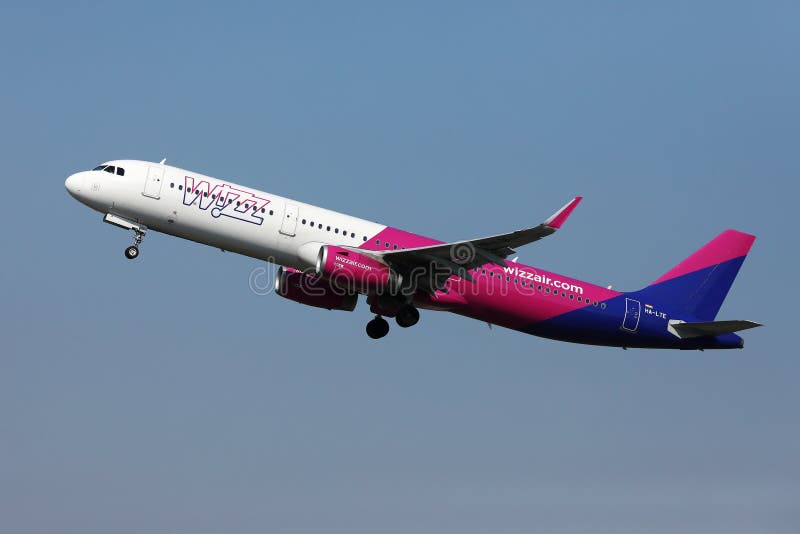 Wizzair Plane Taking Off from Vienna Airport VIE Editorial Image ...