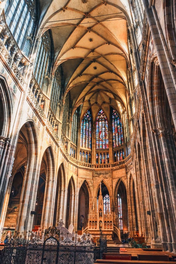 Wnętrze St Vitus katedra przy Praga kasztelem, republika czech zdjęcie stock Wnętrze St Vitus katedra przy Praga kasztelem, republika czech zdjęcie stock