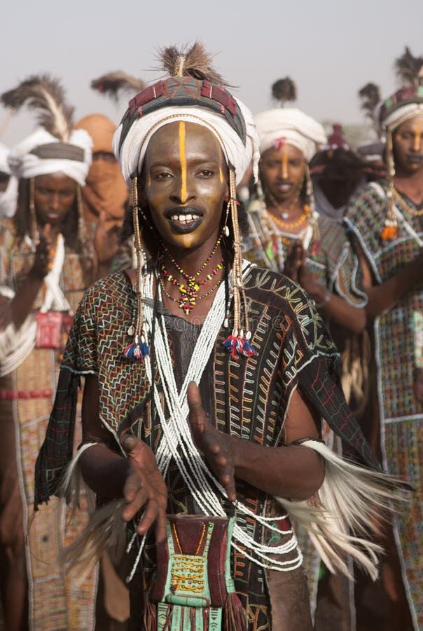 Wodaabe man på Gerewol, bot Salee, Niger royaltyfri bild Wodaabe man på Gerewol, bot Salee, Niger royaltyfri bild