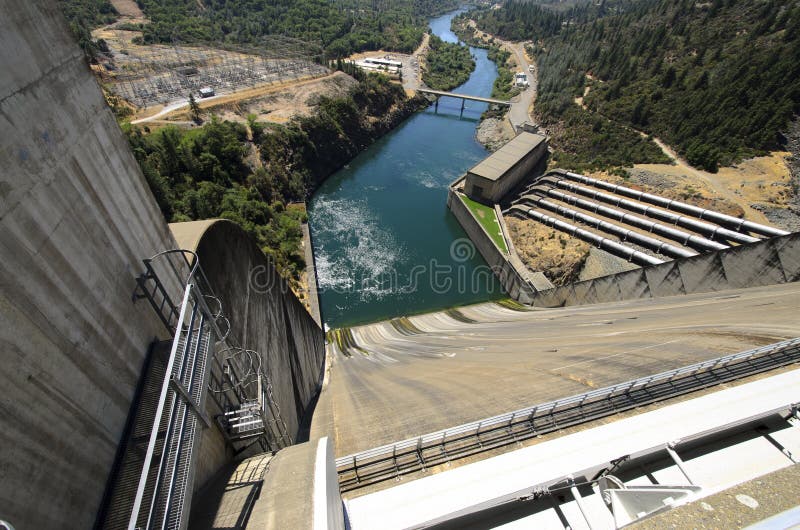 Wodna Shasta Tama i Spillway, USA fotografia royalty free Wodna Shasta Tama i Spillway, USA fotografia royalty free