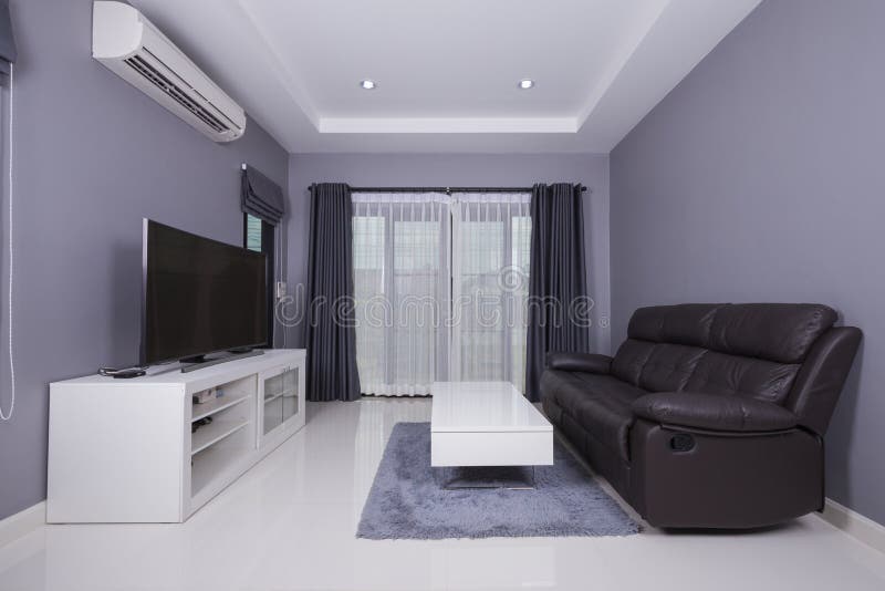 Wohninnenraum des modernen Wohnzimmers mit Sofa und Fernsehen stockfotografie Wohninnenraum des modernen Wohnzimmers mit Sofa und Fernsehen stockfotografie