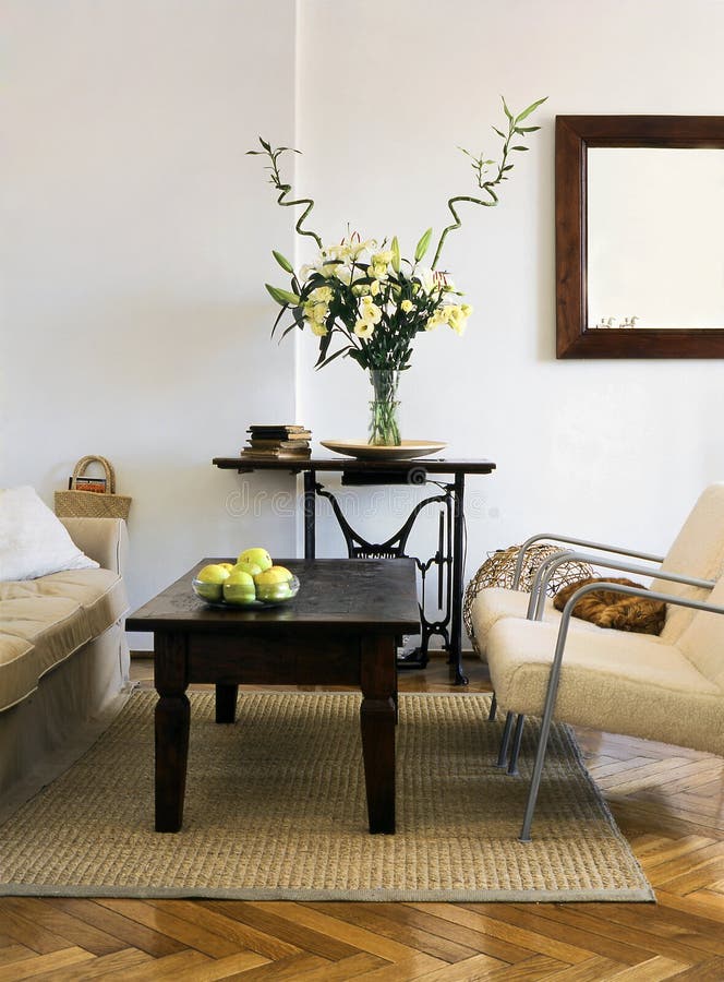 Wohnzimmer Mit Sofa Und Blauer Wand Stockbild - Bild von ...