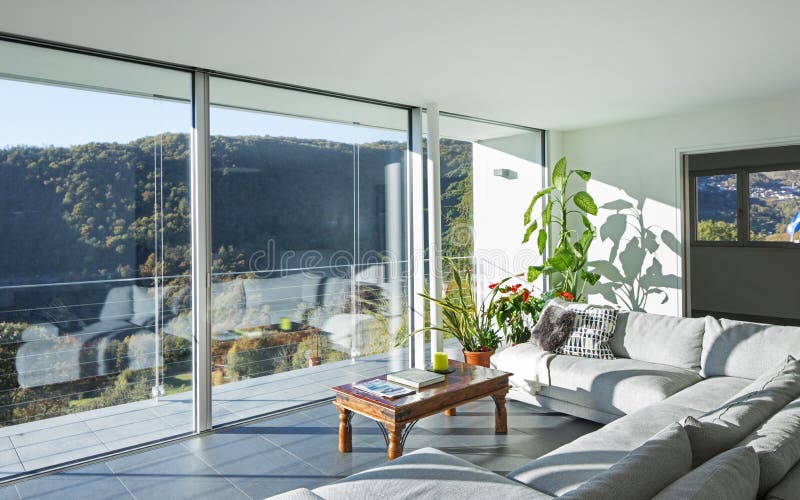 Wohnzimmer des Luxushauses lizenzfreie stockbilder Wohnzimmer des Luxushauses lizenzfreie stockbilder