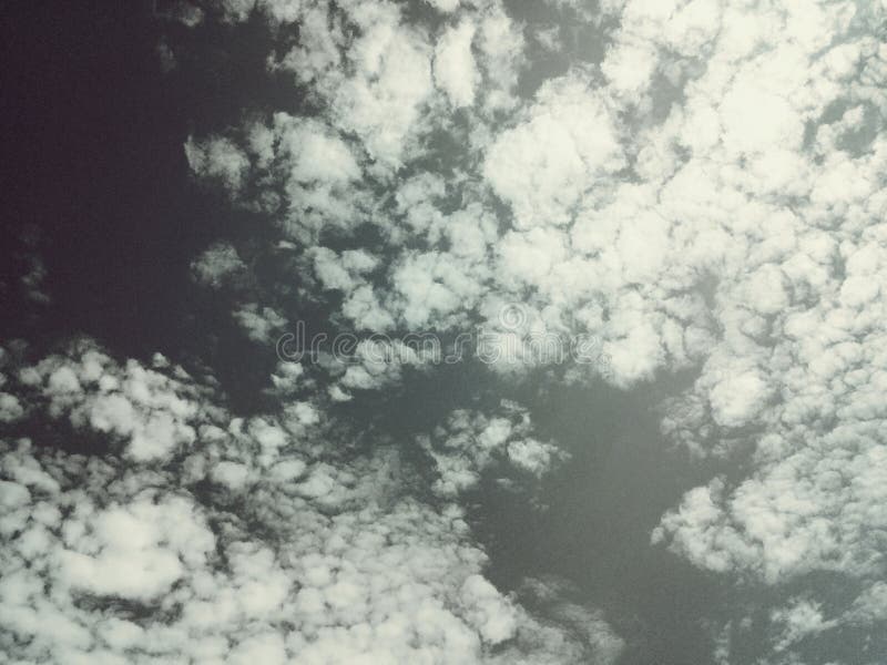 Wolken der Traurigkeit lizenzfreie stockfotos Wolken der Traurigkeit lizenzfreie stockfotos