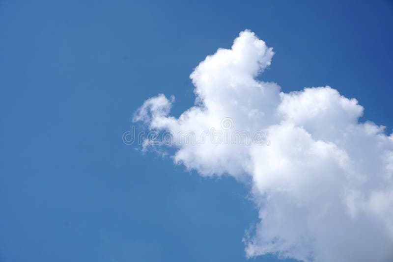 Wolken met blauwe hemel, texturen, achtergrond van de natuur stock foto's Wolken met blauwe hemel, texturen, achtergrond van de natuur stock foto's