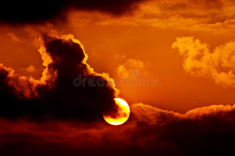 Wolken am Sonnenuntergang lizenzfreie stockfotografie Wolken am Sonnenuntergang lizenzfreie stockfotografie