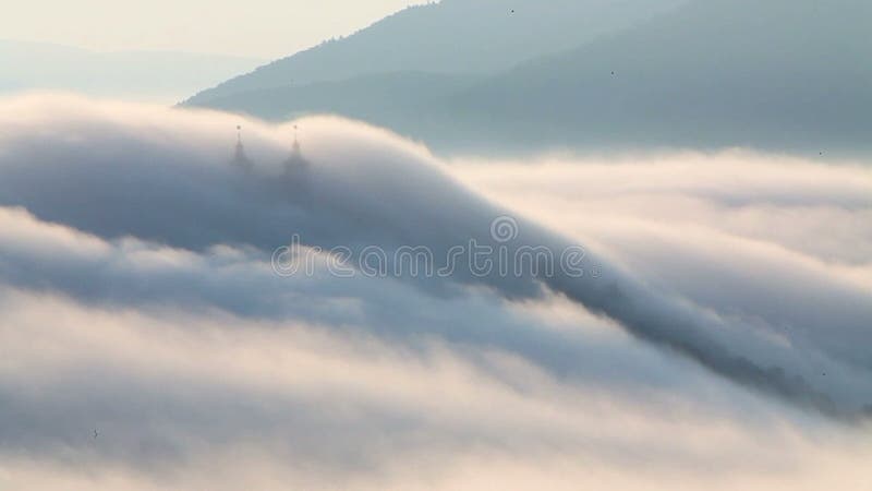 Wolken über Kalvarienberg - Slowakei Landschaft