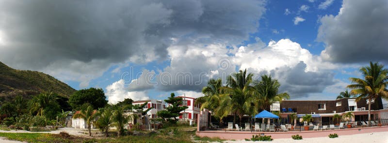 Wolken über St.Maarten Insel lizenzfreie stockbilder Wolken über St.Maarten Insel lizenzfreie stockbilder