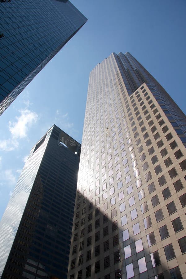 Wolkenkratzer in im Stadtzentrum gelegenem Houston lizenzfreies stockbild Wolkenkratzer in im Stadtzentrum gelegenem Houston lizenzfreies stockbild