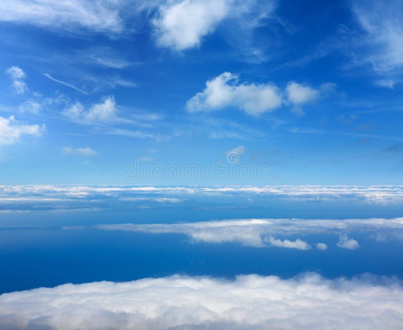 Wolkenmeer des blauen Himmels von der großen Höhe lizenzfreies stockfoto Wolkenmeer des blauen Himmels von der großen Höhe lizenzfreies stockfoto