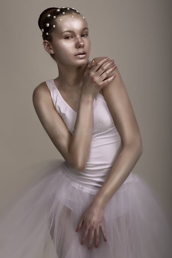 Extravagance. Performance. Glossy Woman with Bright Brown - Silver Makeup