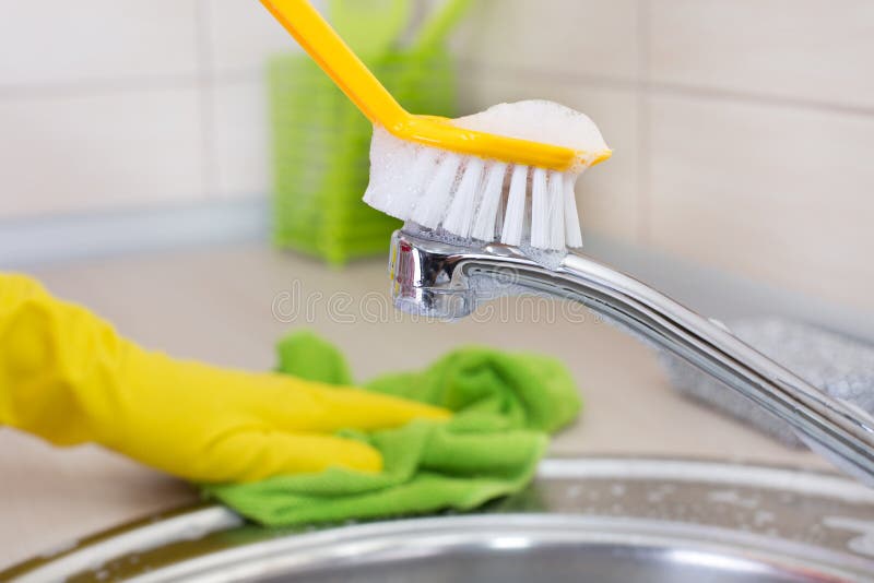 kitchen sink faucet cleaning