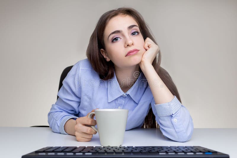 Woman at desk with keyboard royalty free stock image Woman at desk with keyboard royalty free stock image