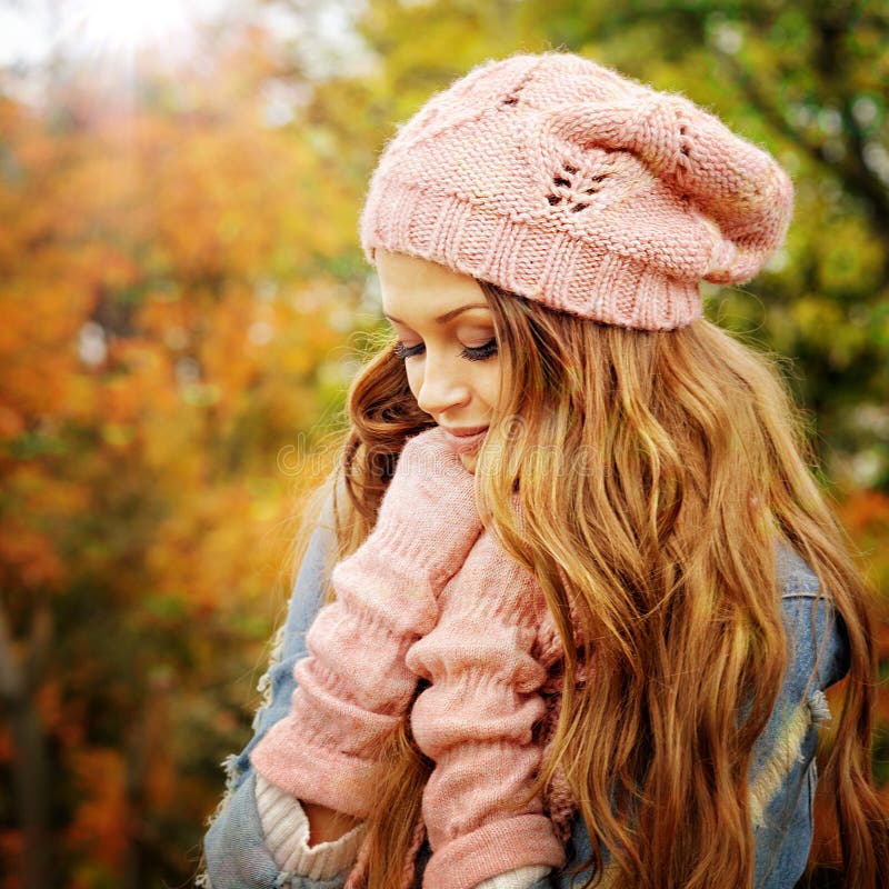 Woman dressed in pink knitted hat and gloves. royalty free stock photos Woman dressed in pink knitted hat and gloves. royalty free stock photos