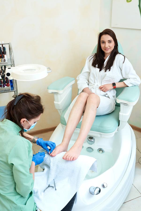 https://thumbs.dreamstime.com/b/woman-feet-receiving-pedicure-beautician-doing-pedicure-close-up-concept-pedicure-dead-skin-remover-foot-rasp-woman-professional-206247008.jpg