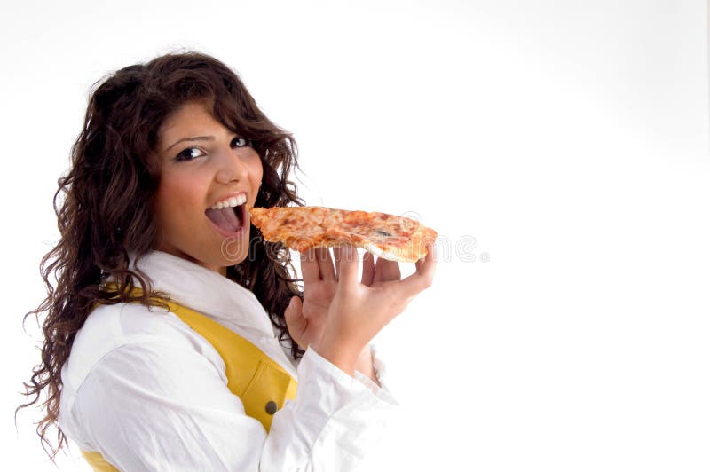 Donna di andare a mangiare la pizza su un isolato di sfondo.