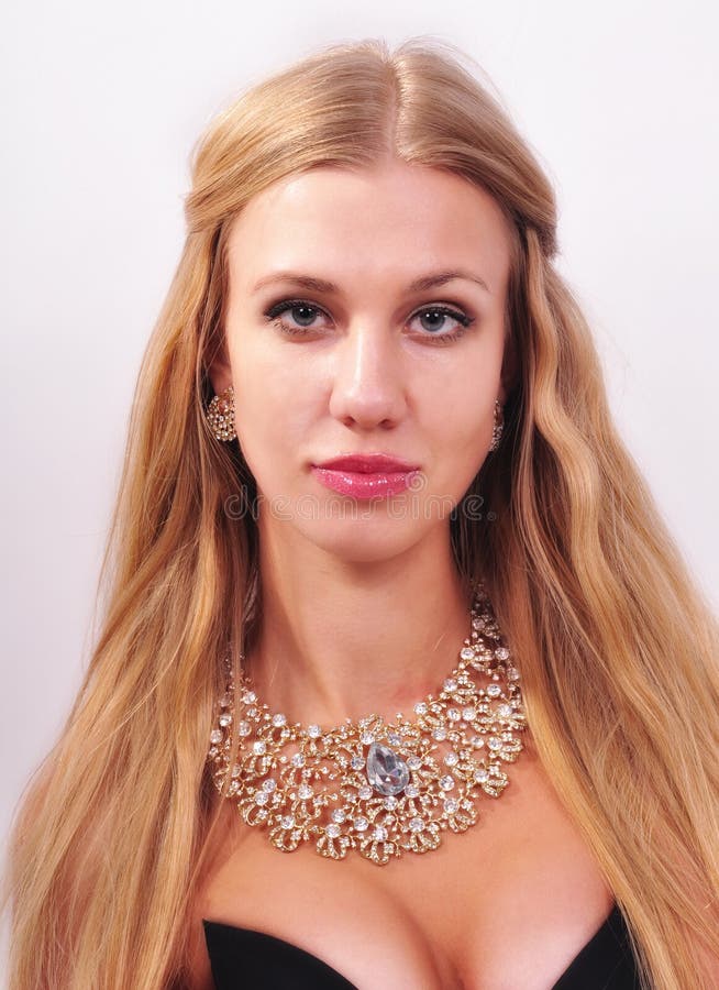 Woman with gold necklace stock image. Image of jewelry 37522995