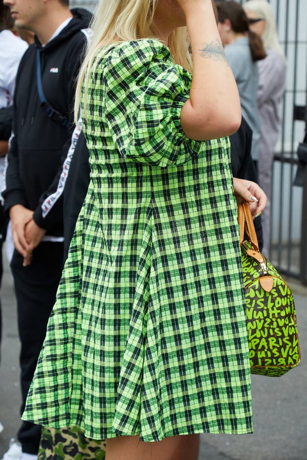 MILAN - SEPTEMBER 23: Woman with black Louis Vuitton bag with pink