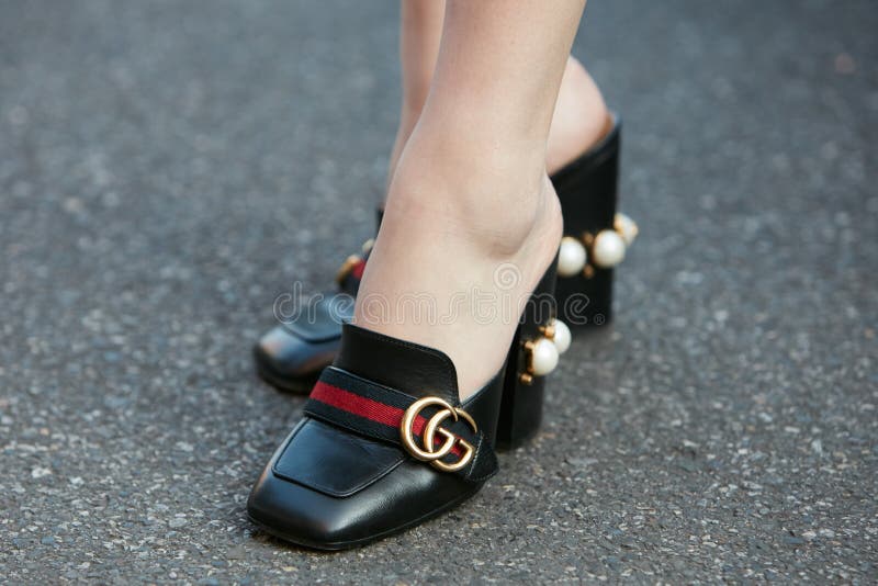Waardeloos teller Christchurch Woman with Gucci Shoes with Pearl Decoration before Prada Fashion Show,  Milan Fashion Week Street Style on Editorial Photo - Image of logo,  decoration: 195190091
