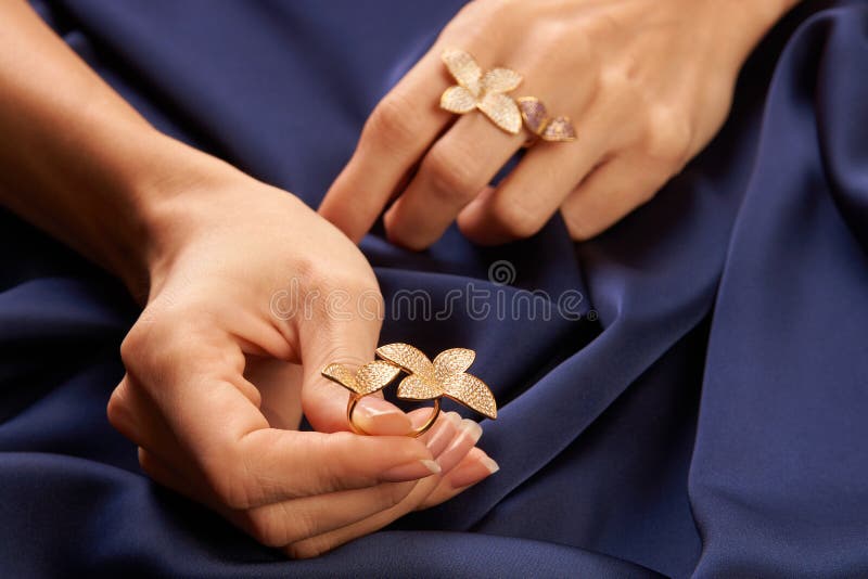 Photos of Brian Gavin Diamonds - Bobbi Jo Beljan Flynn | Facebook |  Expensive engagement rings, Wedding rings solitaire, Wedding ring sets