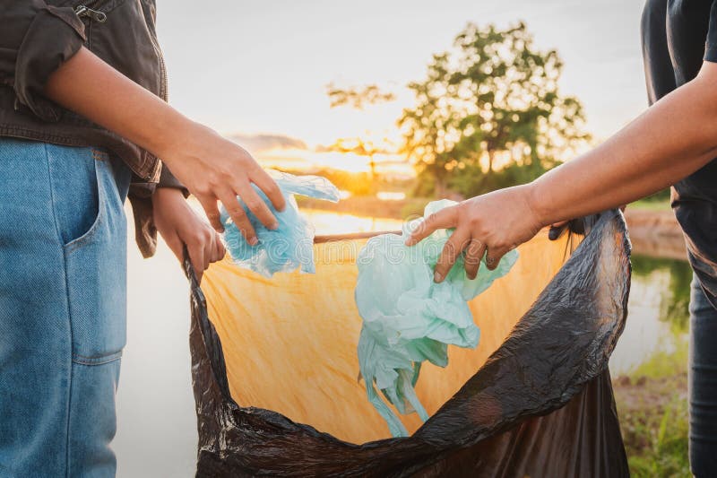 https://thumbs.dreamstime.com/b/woman-hand-picking-up-garbage-plastic-bag-cleaning-park-250184867.jpg