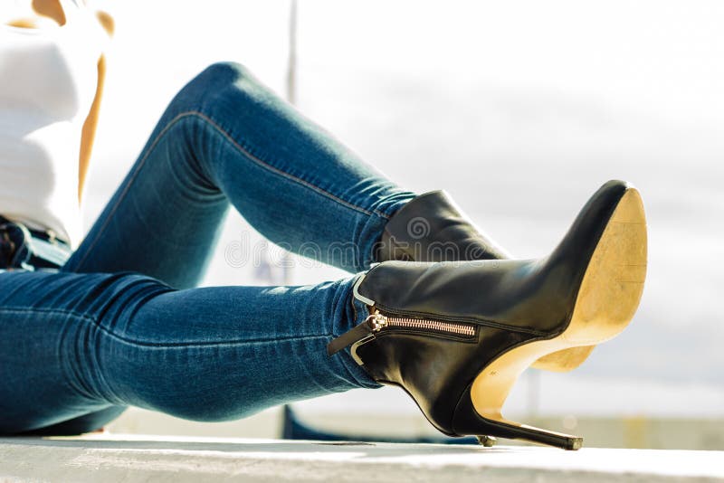 Women's legs in blue cropped denim jeans and black high heel sandals in the  city street. Trendy elegant casual outfit. Details of everyday summer look.  Street fashion. Stock Photo | Adobe Stock