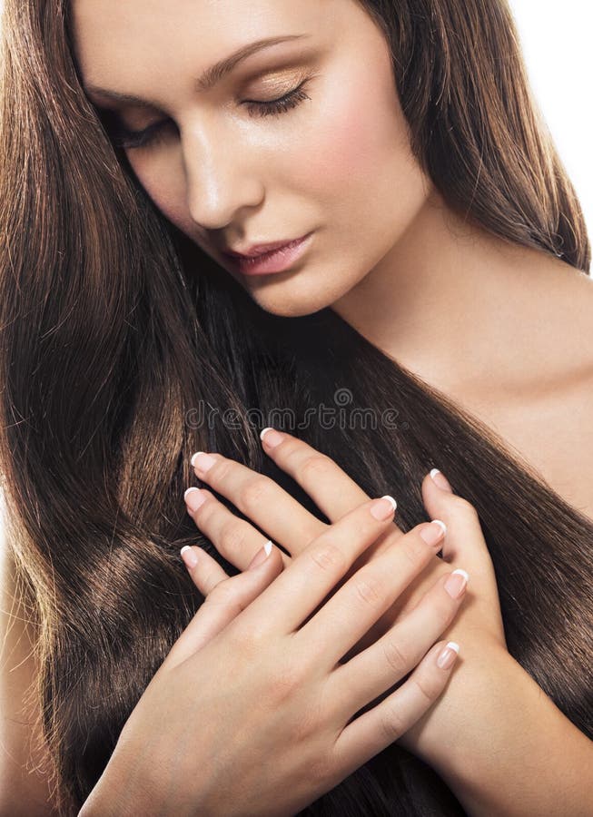 Retrato una mujer saludable buscando largo tiempo cabello.