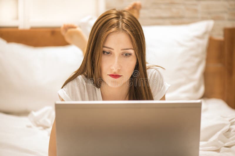 Woman Lying Down The Bed In Front Of Her Laptop Stock Image Image Of Chatting Concep 87866111 