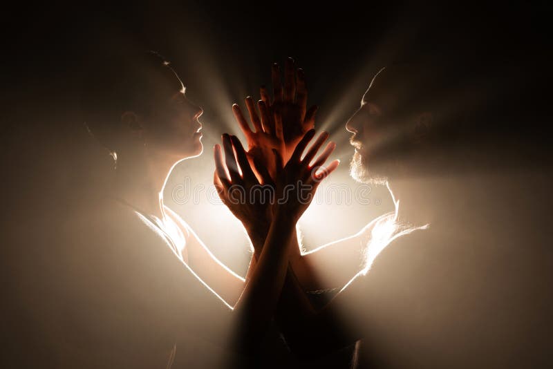 Woman and man silhouette rays of light in the dark royalty free stock image Woman and man silhouette rays of light in the dark royalty free stock image
