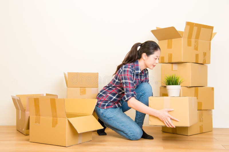Woman packing and unpacking belongings royalty free stock photos Woman packing and unpacking belongings royalty free stock photos