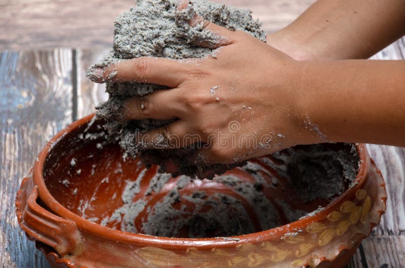 https://thumbs.dreamstime.com/b/woman-s-hands-mixing-corn-dough-to-make-tortillas-woman-s-hands-mixing-corn-dough-to-make-tortillas-mexican-basic-food-251068686.jpg