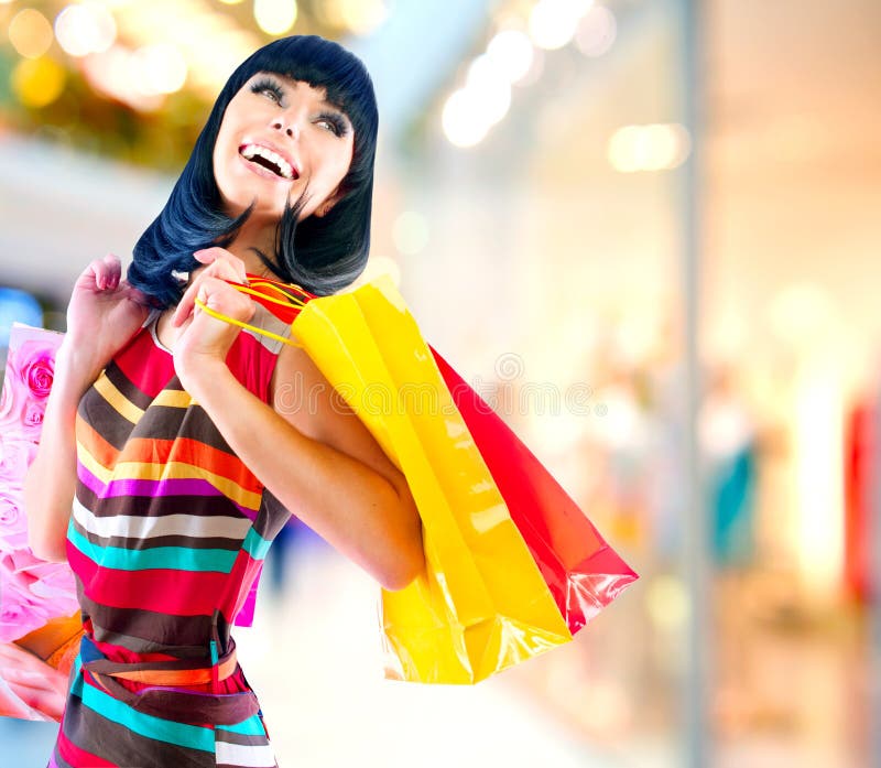 Belleza una mujer compras bolsas en centro comercial.