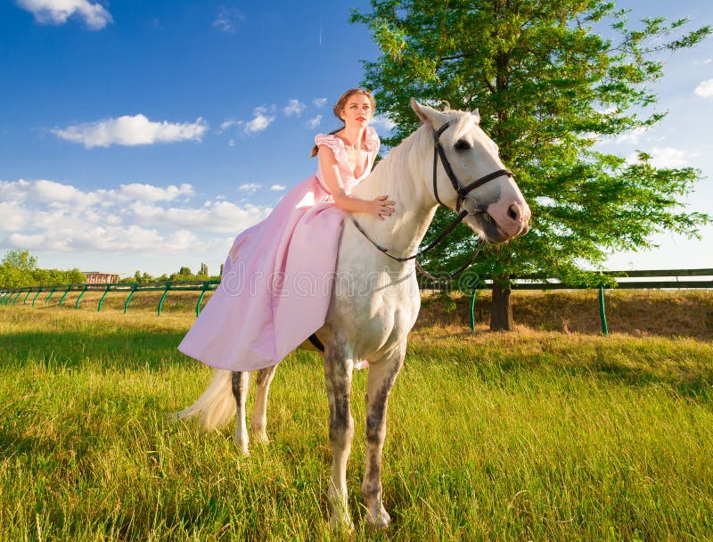Хорс белгород. Девушка с лошадью у моря в розовом платье. Ride Horse Pink Dress girl.