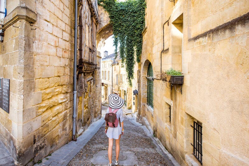 Woman tarveling in Saint Emilion village, France stock photography Woman tarveling in Saint Emilion village, France stock photography