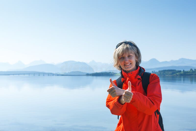 Woman tourist showing thumbs up royalty free stock photography Woman tourist showing thumbs up royalty free stock photography