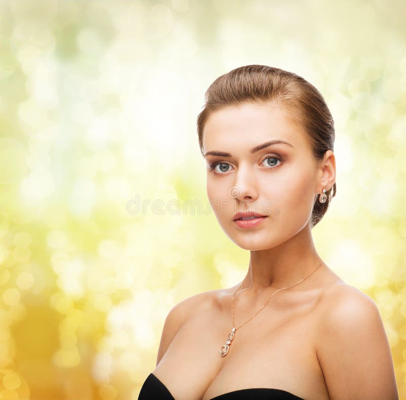 Woman wearing shiny diamond earrings and pendant royalty free stock photos Woman wearing shiny diamond earrings and pendant royalty free stock photos