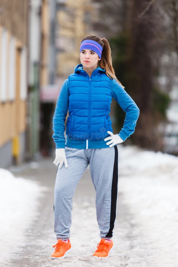 Woman Wearing Sportswear Exercising Outside during Winter Stock Photo -  Image of practice, sportswear: 296101680