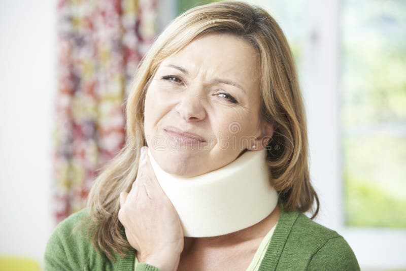 Black Woman In Neck Brace - Koplo Png