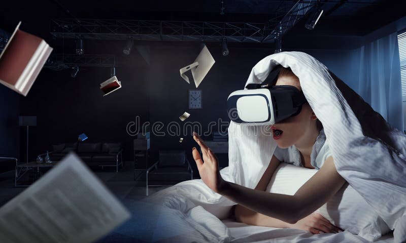 Woman wearing virtual reality goggles stock photography Woman wearing virtual reality goggles stock photography