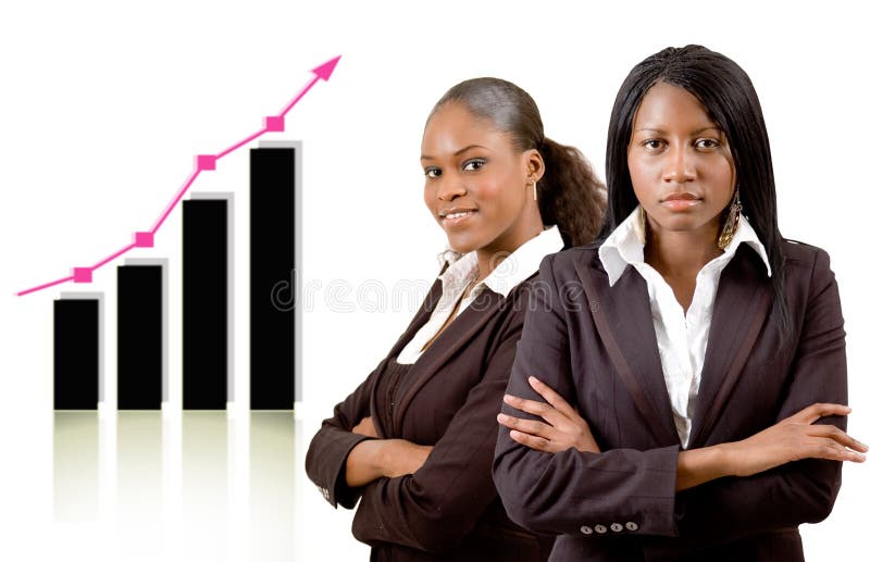 Toto je obraz dve ženy podnikateľky s úsmevom vzhľadom k nárastu zisku, nadobudnúť do grafu, za nimi.