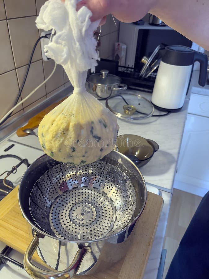 Women s hands prepare homemade cheese imagens de stock royalty free