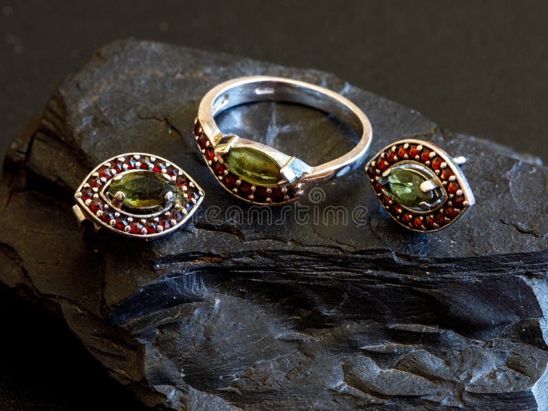 Garnet Pendant, Natural Garnet, January Pendant, Red Flower Necklace, –  Adina Stone Jewelry