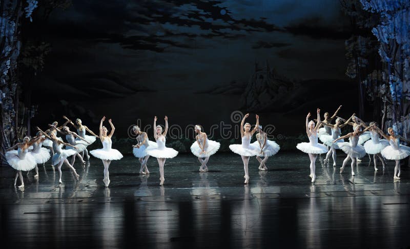 Swan lake ballet hi-res stock photography and images - Page 2 - Alamy