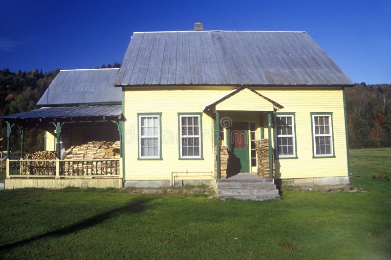Wood frame home with front porch in VT royalty free stock photography Wood frame home with front porch in VT royalty free stock photography