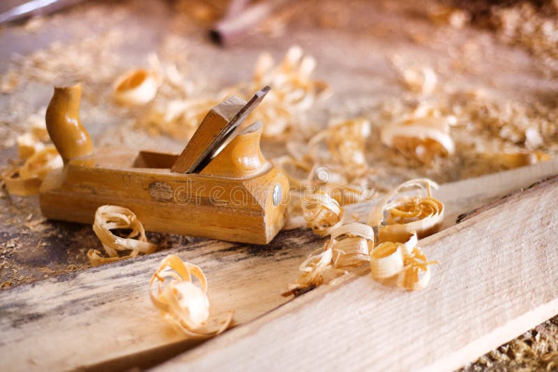 Wood hyvlare och shavings arkivbilder Wood hyvlare och shavings arkivbilder