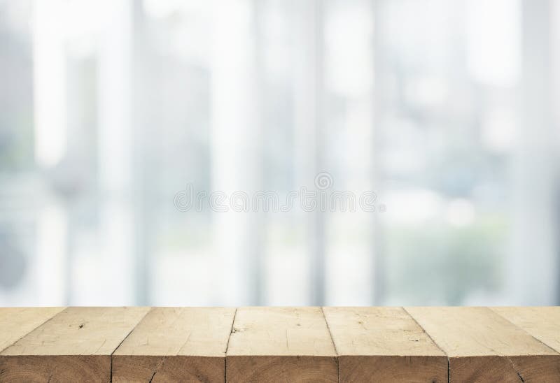 Masă lemnoasă deasupra unui depozit abstract alb stock photography