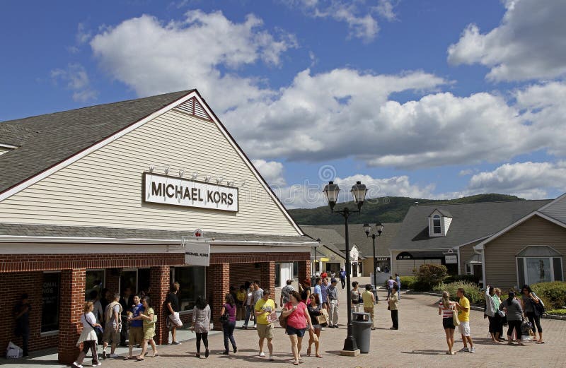 Shopping At Woodbury Common Premium Outlets