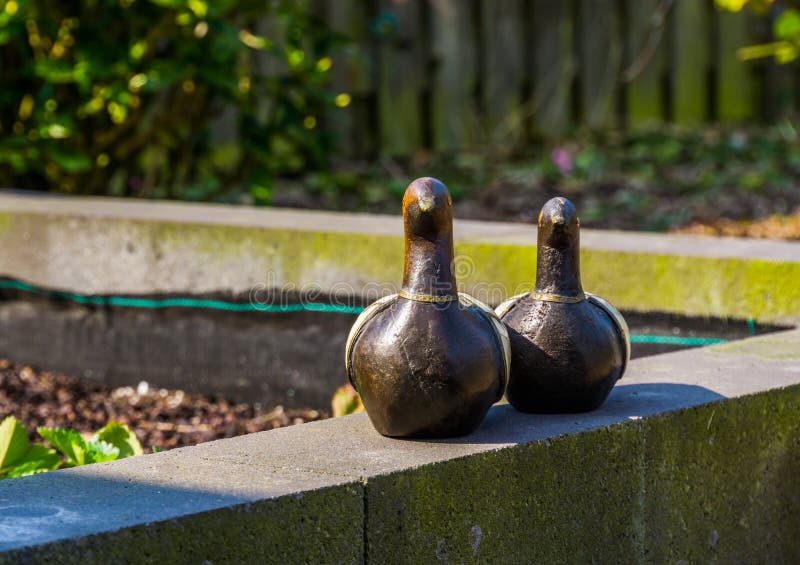 Wooden bird statuettes, modern garden decorations, fake ducks to decorate the backyard