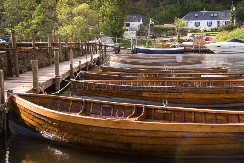 Rowing boats lined up at Balmaha, Loch Lomond, Scotland. Boardwalk rail stock images, royalty-free photos and pictures